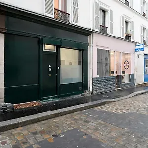 https://black-white-chic-petit-maison-pigalle-9eme.fr-paris.fr